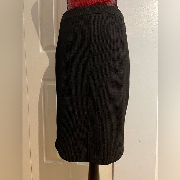 Black skirt - Picture 4 of 5